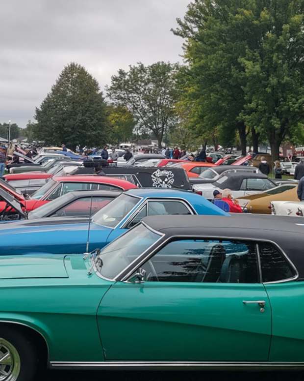 indiGO Classic Cars Among Desert Vintage Rides