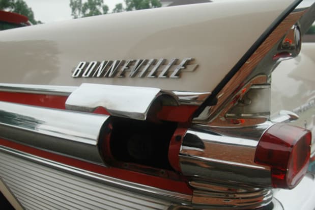 1957 Pontiac Bonneville convertible con inyección de combustible - Old Cars Weekly