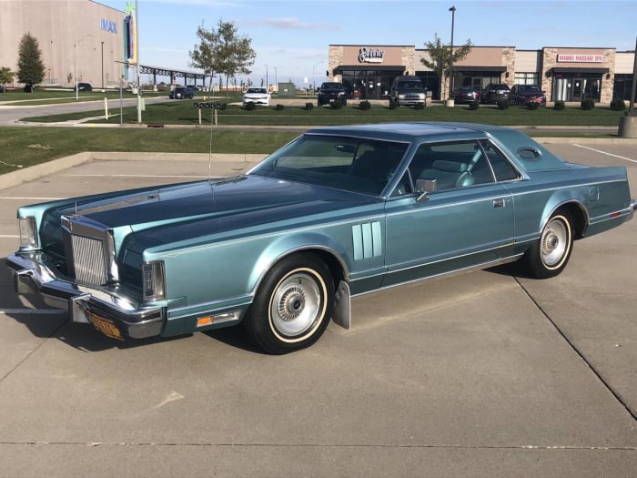 We'd Buy That! 1979 Lincoln Continental Mark V - Old Cars Weekly