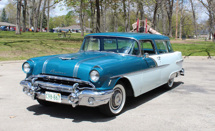 Car Of The Week 1956 Pontiac Safari Wagon Old Cars Weekly