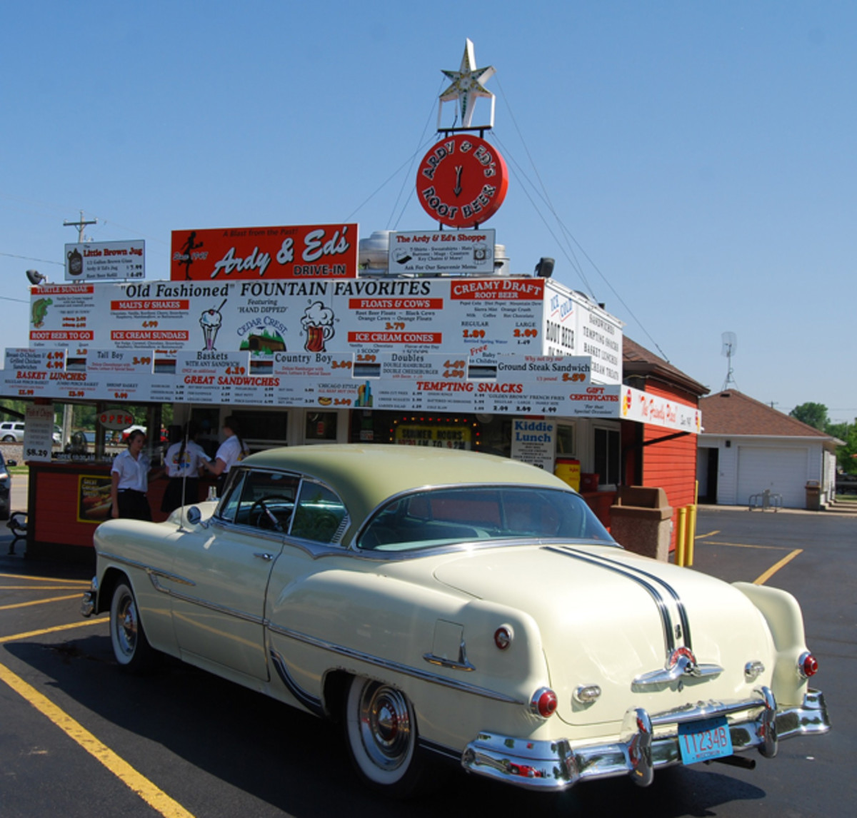 Places to stop on the way to Iola - Ardy & Ed’s Drive-In – Oshkosh, Wis ...