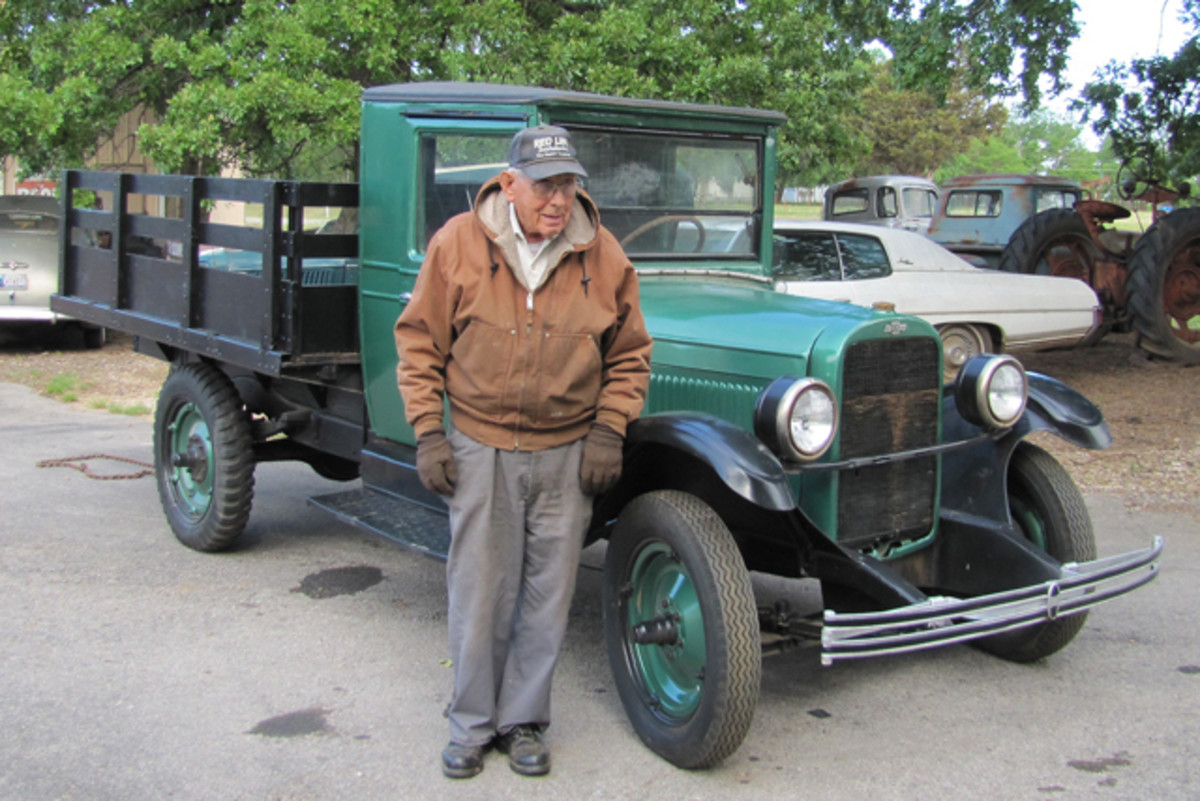 The Carl Davis Collection - Old Cars Weekly