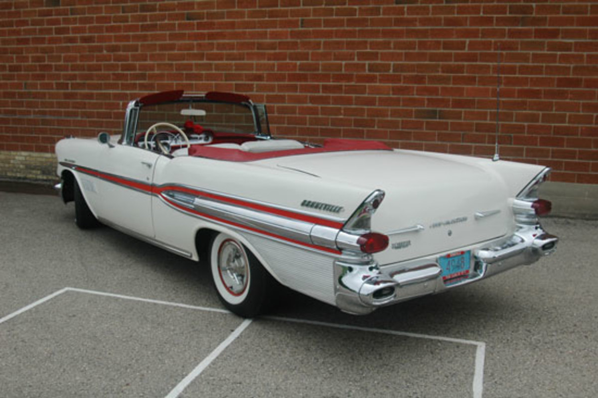 1957 Pontiac Bonneville convertible con inyección de combustible - Old Cars Weekly