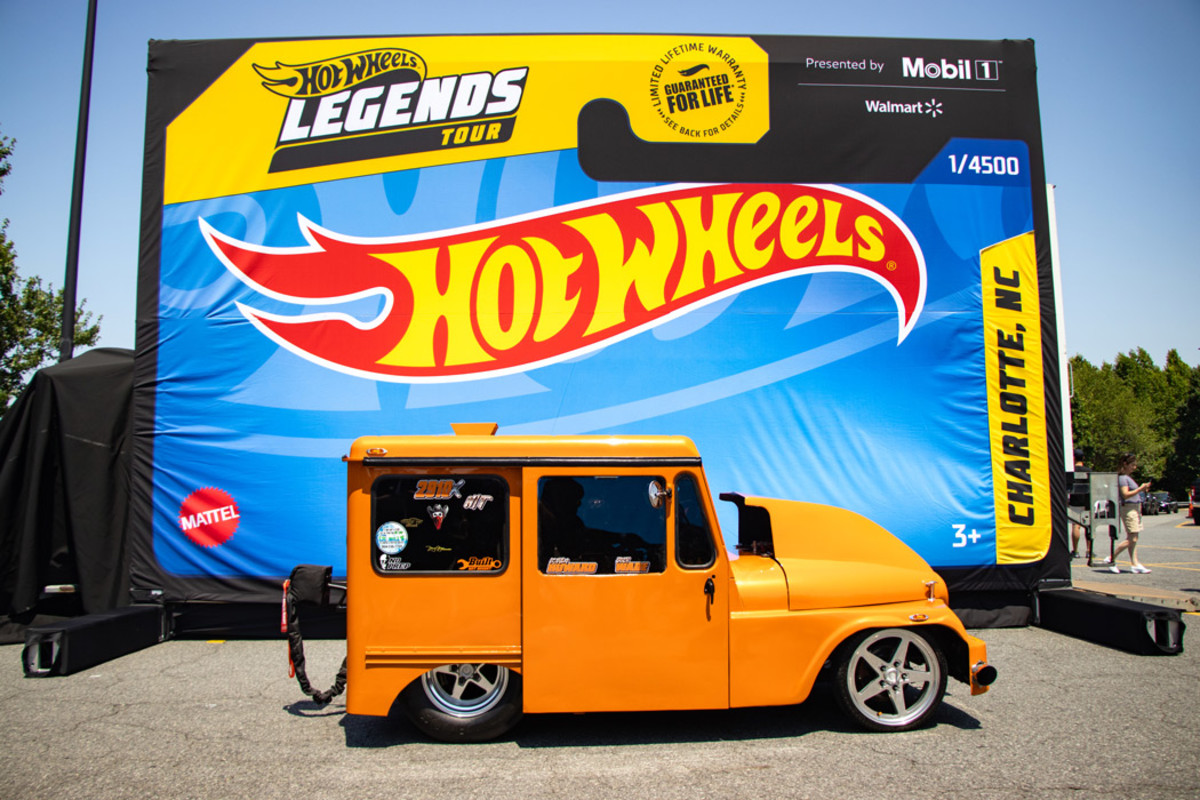 Hot Wheels legen selling tour car