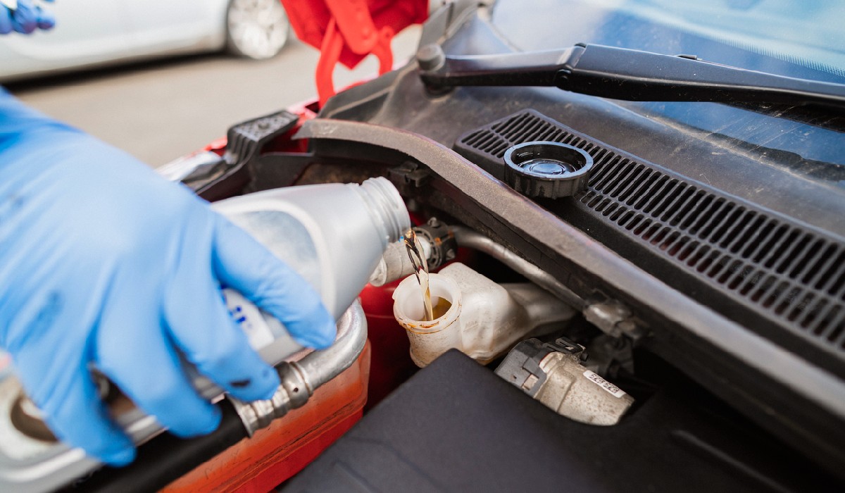 Prevent Car Mishaps by Learning How To Check Brake Fluid - Old Cars ...